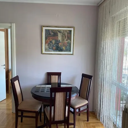 Hill Apartment *